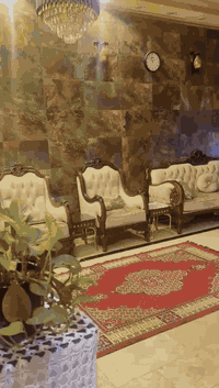 بيت للبيع مساحه 100متر طابقين بناء طابوق درجه اولى بالحر بدايه شارع الكابينات قريب على الشارع العام وقريب على شارع الكوسترات طابو زراعي باسمي تحويل مباشر موقعه جدا ممتاز قريب على سنتر زمزم فرع صالون بغداد السعر 165وبي مجال بسيط الاتصال على الرقم ***********
