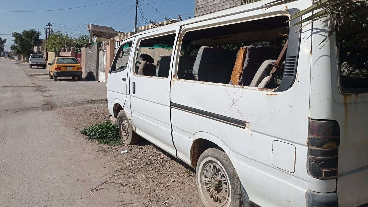 السلام عليكم هايس تويوتا للبيع كوم حديد كشر نظيف ما بيه خياس البوب على الشركه خمستهن السعر ٦ ورقات مكان بغداد بدون محرك وكير ***********
