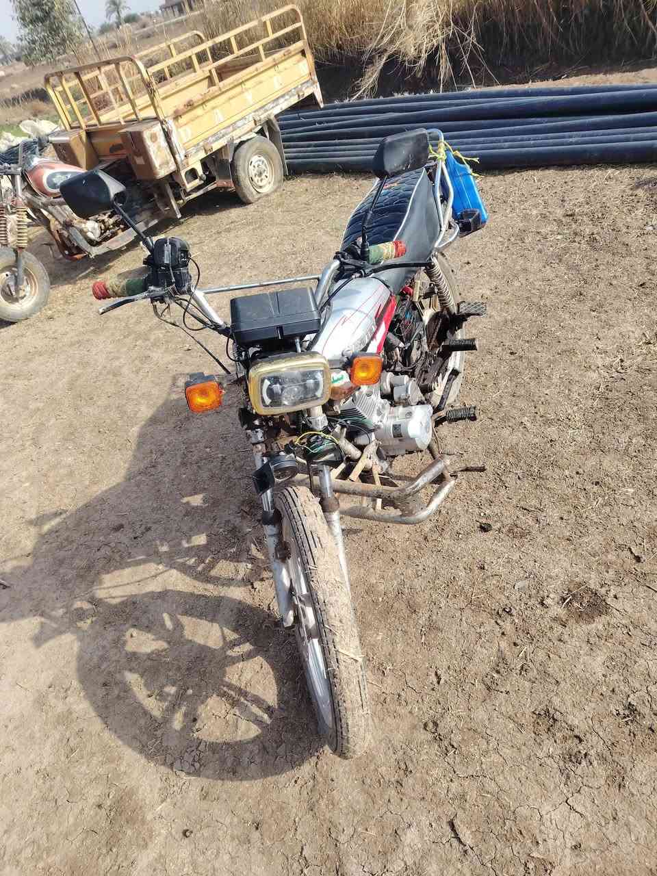 سلام عليكم عندي دراجه لبيع سافانه موديل 20كامله يه نقص مابيه سعر 300وبيه مجال مكاني بغداد المحموديه *********** //***********
