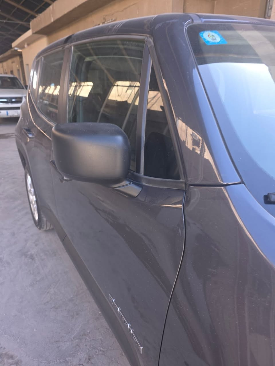 السلام عليكم جيب رنكيد موديل ٢٠٢٣ وارد امريكي كلين سياره حادث غرق نسبه قليله جدا فول السعر ١٢٧ لاتصال ***********
