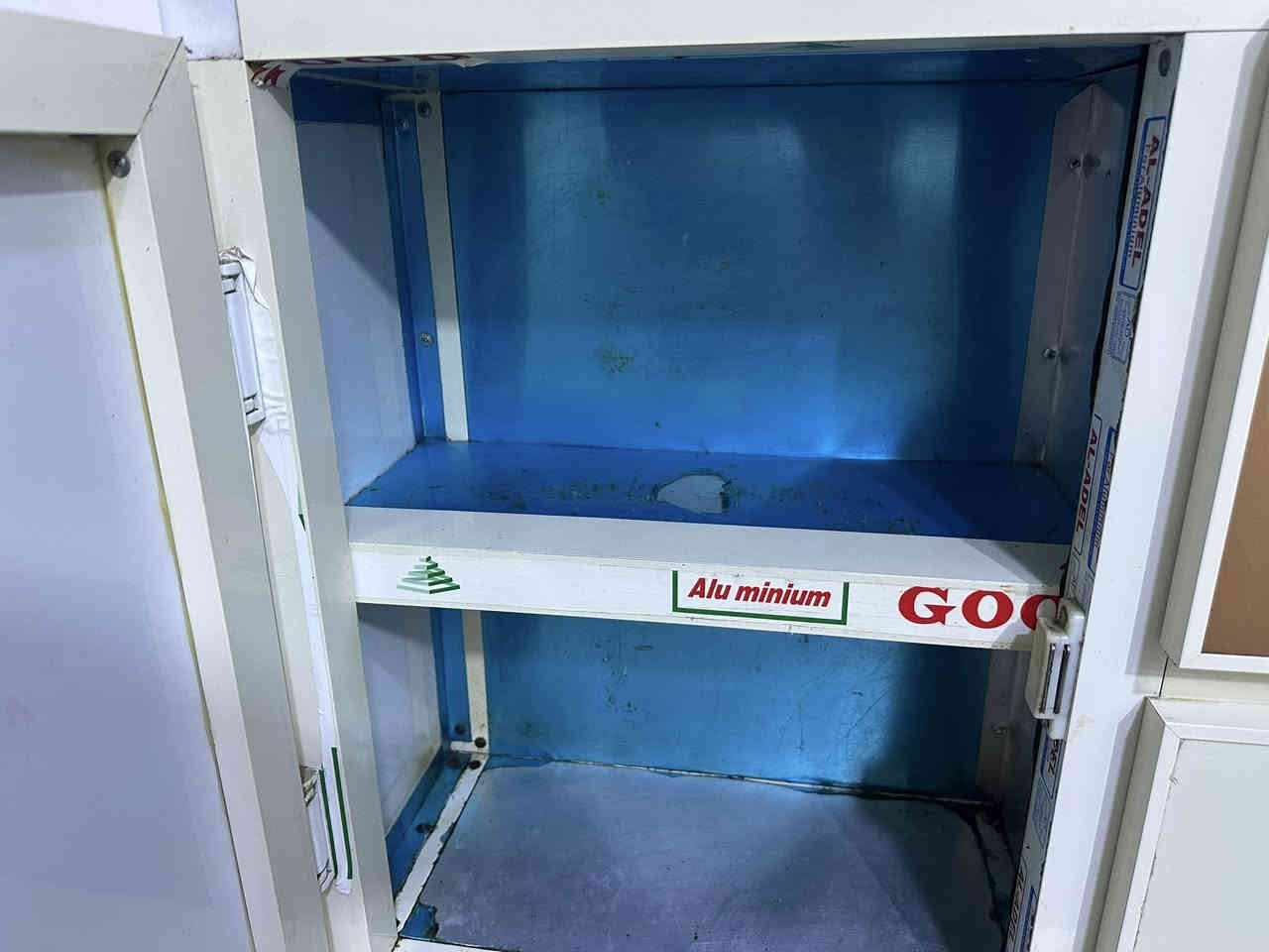 كاونتر مطبخ بطول متر ونص

مع سنك بطول 1.20 متر

الحالة جيدة ، فقط يوجد تآكل بسيط بالسنك نتيجة الاستخدام (موضح بالصور).

🔹 الكاونتر كان مشتَرى سابقًا بدون سنك بسعر 300 ألف

🔹 السعر المطلوب الآن للكاونتر كامل مع السنك: 170 ألف فقط

📍 الموقع: كربلاء – الحولي 100، نزلت المدرسي

📞 رقم الاتصال: ***********

للاستفسار الجاد فقط
