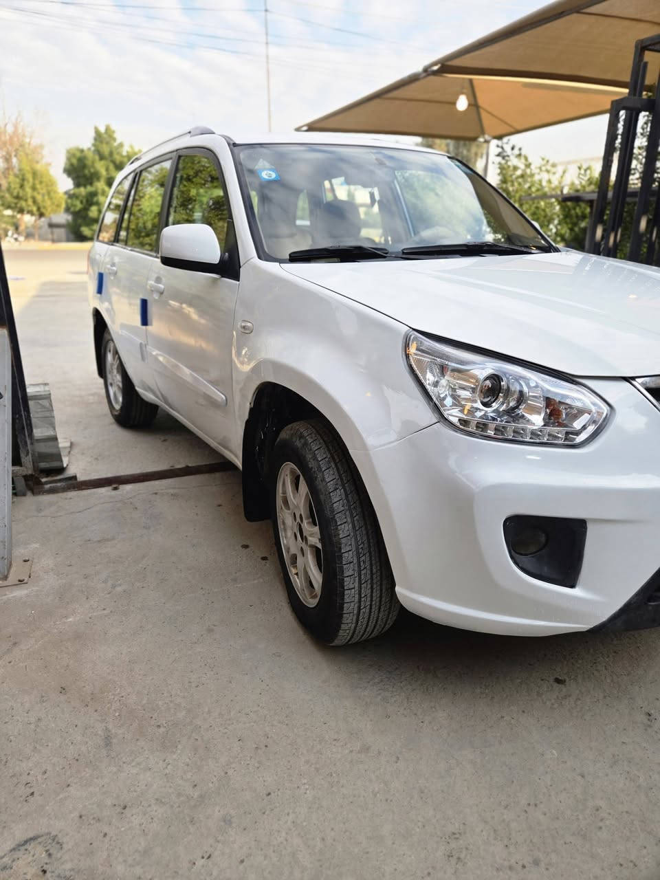 السلام عليكم تيكو موديل 2014 رقم بغداد انكليزي هزه جديده كير ميكانيكي مكينه 2000 مكفولات مواصفات السياره فتحه سقف داخل بيجي المرغوب شاشه اصليه صدر أمامي خلفي جديد تايرات جديده ما بيه اي نقص جاهزه واحلى من الصور السعر 73$ وبيه مجال للطيبين للتواصل *********** او *********** مكان السياره حي الجهاد
