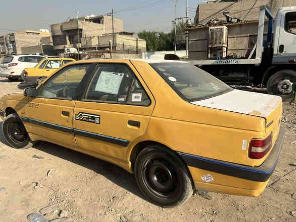 السلام عليكم 
للبيع بيجو  GLX
موديل 2010 
رقم بغداد انكلزي جديد 11
مصفر هيئه وغرامات 
محرك وكير مكفولات 
تدفئه وتبريد شغالات 
سياره نضيفه كلش 
جاهزه مابيها اي نقص 
سعره 25 ورقه مكاني بغداد شهداء السيدية 
للاتصال ***********
