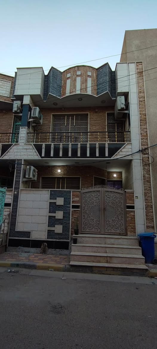 🔵60متر للبيع🔵
السلام عليكم دار سكن للبيع او المراوس داخل السيدية فقط 

الموقع السيدية مربع الكهرباء

المساحة 60 متر واجهة 5 نزال 12

يحتوي الدار على مدخلين ثلاث طوابق 

أربع غرف نوم وصحيات عدد 2 وصالة ومطبخ ومنور

رقم العقار (13572)

للأستفسار : ***********

#مكتب_الحديثي_للعقار
