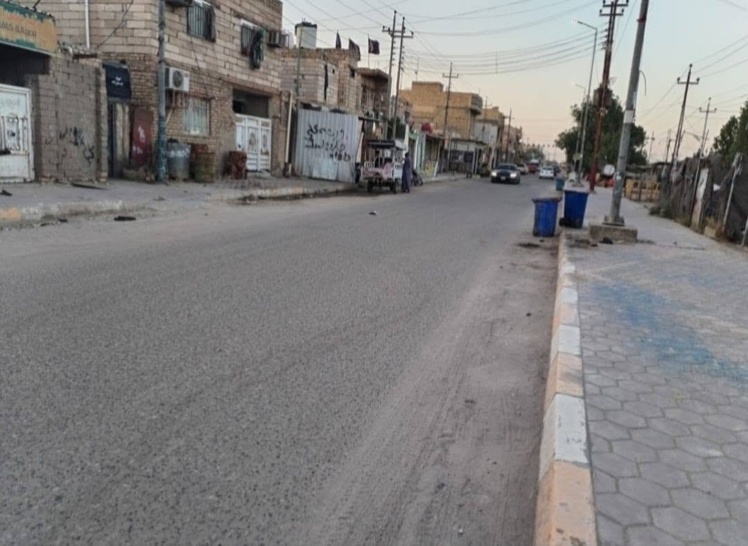 بيت للبيع حي الشهداء على الشارع الخدمي
مقابيل السريع مساحة 200 متر واجهة 10 نزال 20 
بناء قديم ***********
