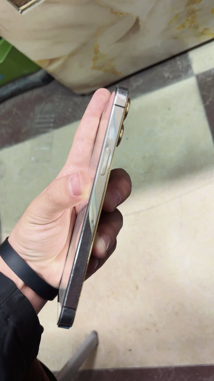 يا الله 
آيفون ١٣ برو ماكس طلاء ذهب ذاكره ٢٥٦  مبدل شاشه تقرا تلاث خيارات فيس إيدي شغال مبدل بطاريه بس نوعيه كلش زينه الله شاهد والشاشه لتسئل عليها فول متفرقها عن الاصليه 
السعر ٤٢٥ اي استفسار متواجد واتس آب 
*********** 
حله بكرلي قرب محطه الغاز
