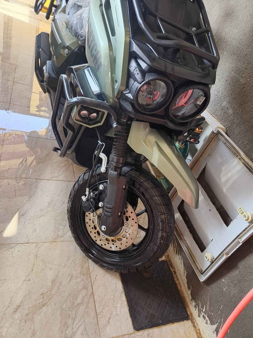 السلام عليكم من رخصة الادمن المحترم دراجه اباجي استعمال قليل موديل 2025 صار شهرين من اخذتها بعدهي جديده ام بي ثري بلوتوث تشغيل عن بعد صافره انذار وياها سويجات عدد 2 وبصمات عدد 2 السعر مليون وبيها مجال قليل العنوان بصره ابي الخصيب ***********
