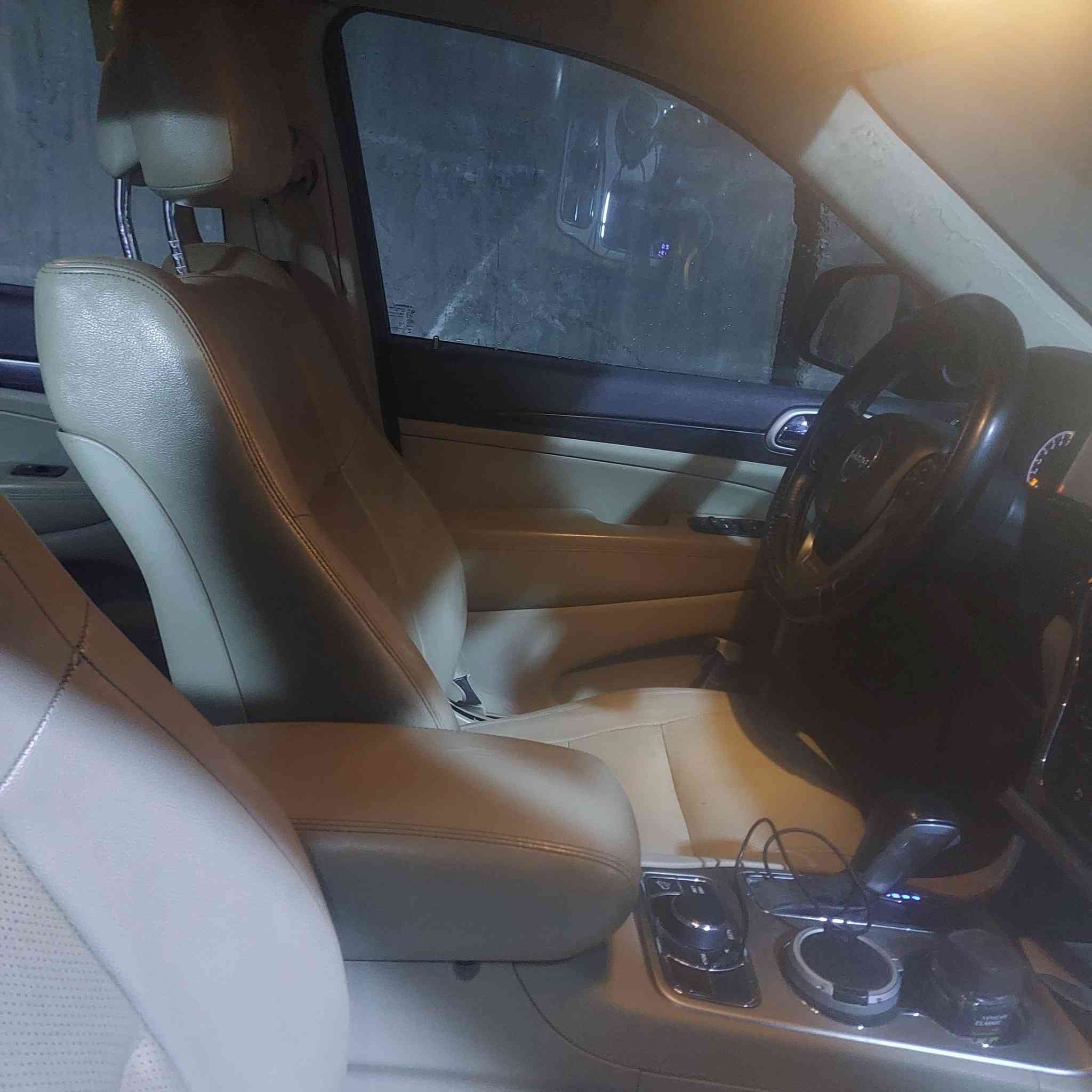 جيب لاريدو خليجي مكفول من ضربه وصبغ بغداد باسمي فول مواصفات ماشيه ٨٥ الف كيلو قابل للزياده مناقصه اي شي محرك بلادي كير بلادي صدر زين تايرات جديده
***********
