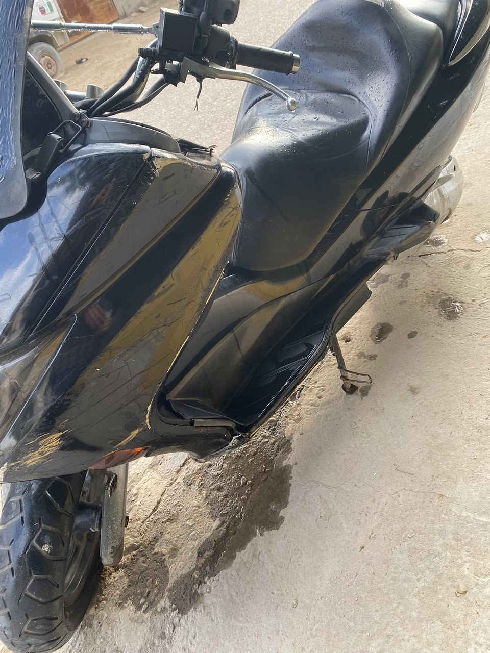 السلام عليكم دراجه فورزه 10/0 للبيع مكينه وكير مكفولات بيه شويه جلخات بالكفر والبك لايت بي كسر مثل ماموضح بالصور للاستفسار ***********
