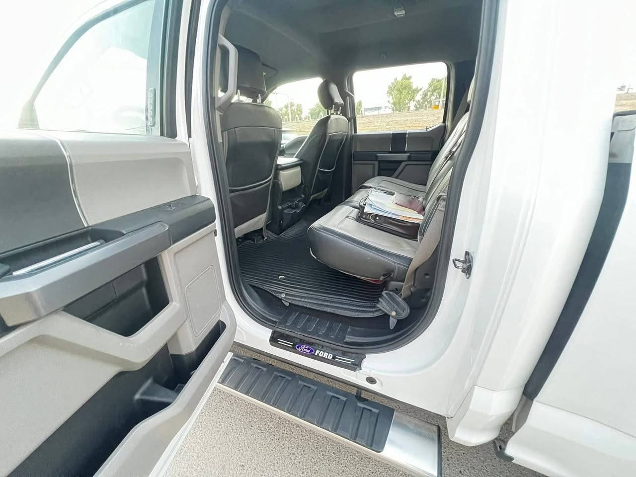 فورد f150 موديل 2020 باب طويل بدي قصير لون ابيض كير تعليك 10 نمر  مواصفات XLT ماشية 96 مايل محرك 5000 فورويل رقم بغداد تحويل ثاني يوم حادث باب البدي ونص البدي من جهة العبري باقي مكفول كير محرك تبريد صدر كهربائيات مكفولة العنوان بغداد الزعفرانية *********** سعر 215
