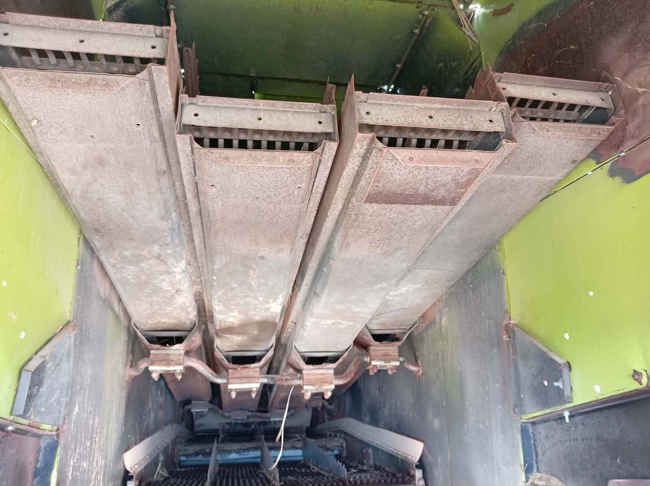 حاصدة كلاس للبيع موديل 2000 نضيفة ***********
