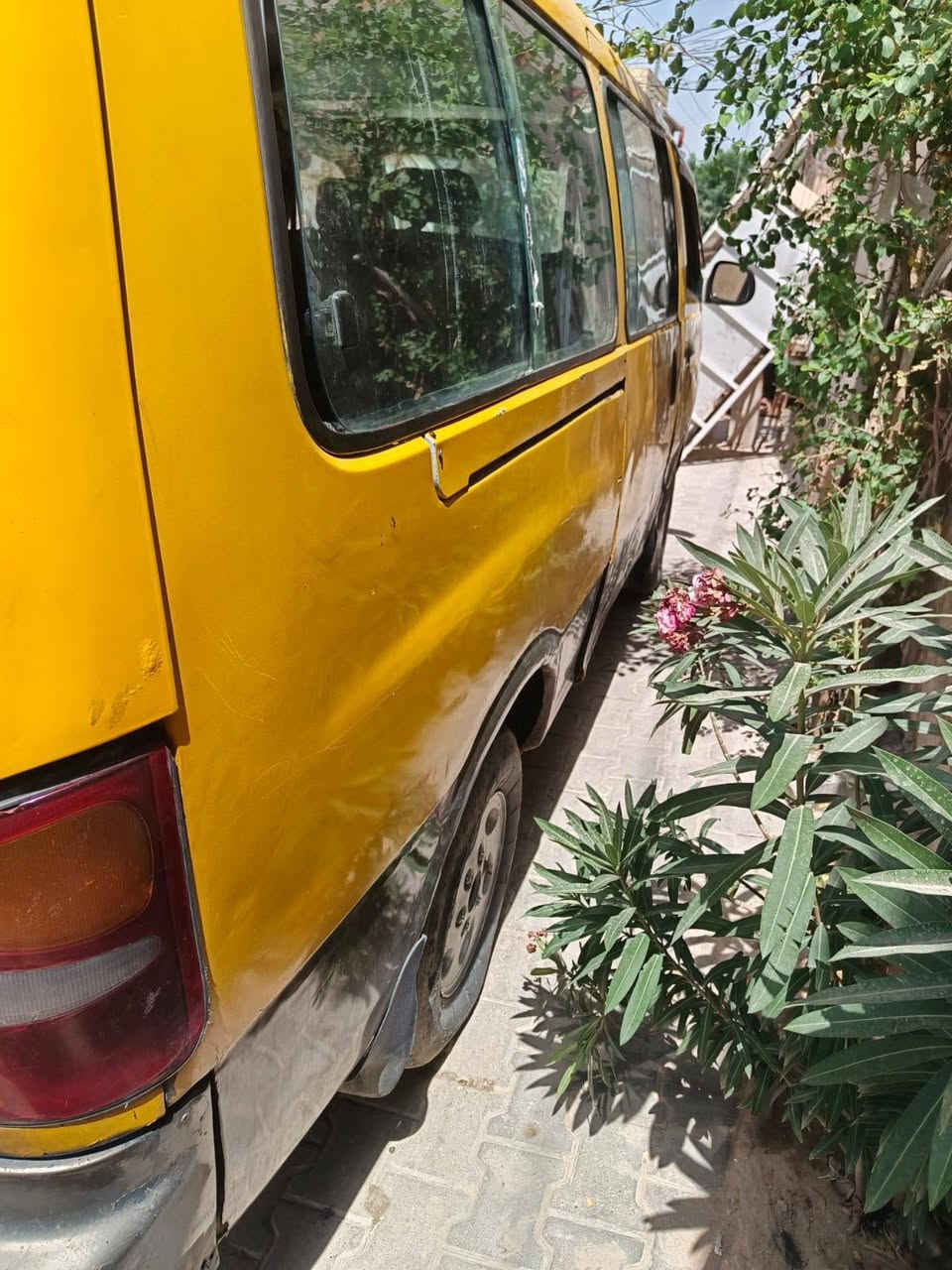 سلام عليكم سياره بلاديه  احلى من الصوره مصفره من غرامات راعيها يريد مداور مكينه بيها خيط بخار السعر 27, قفل  البيع مستعجل ***********

