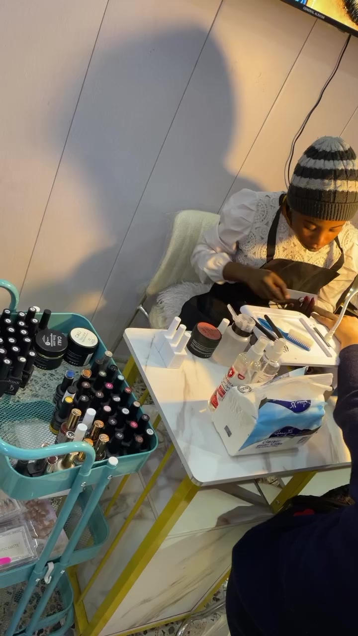 عروض لفتره محدوده
اكرلك ودزاين 25 

تنظيف قدم 7 

جلش مع سترونك 20 

جلش قدم مع تنظيف اللحميه 15 

ازاله اكرلك 5 

ازاله جلش 3 

حي القاهره الصناعه الشارع العريض 

صالون هيلين 

حجز على تليفون ‭0777 144 4843‬
