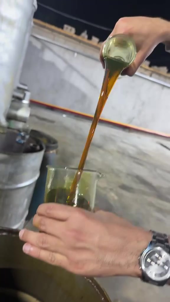 السلام عليكم يو منتوج احمر خفيف
 واصل بغداد كرخ ورصافه كميات حسب الطلب مفرد***********
