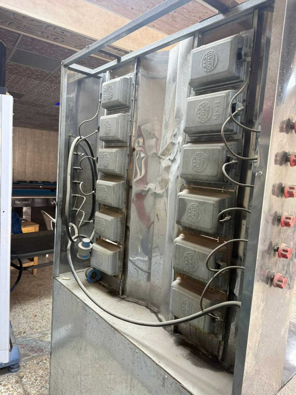 سلام عليكم للبيع شواية مزدوجة عنوان جكوك سعرها ٤٠٠بيها مجال شي بسيط ***********
