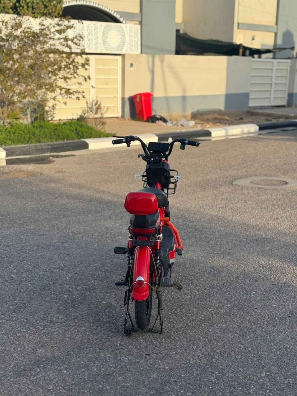 دراجه شحن للبيع موديل 2025 KORE MR دبل اشاره أو رباعي شغال بيها بلوتوث شاشه ديجيتال يحددلك العطل والسرعه والشحن دراجه 5 بطاريات صغار 60v ملف 1000 بيها مثبت سرعه من 4 نمر بك مابيها بيها نظام البارك بيها لد اناره وضوه عالي فقط 
اضرار الدراجه
ماشه معوجه 
ستاند موبايل مكسور 
بايدر معوج يتعدل 
السعر 475 وبيها مجال
للاستفسار ***********
