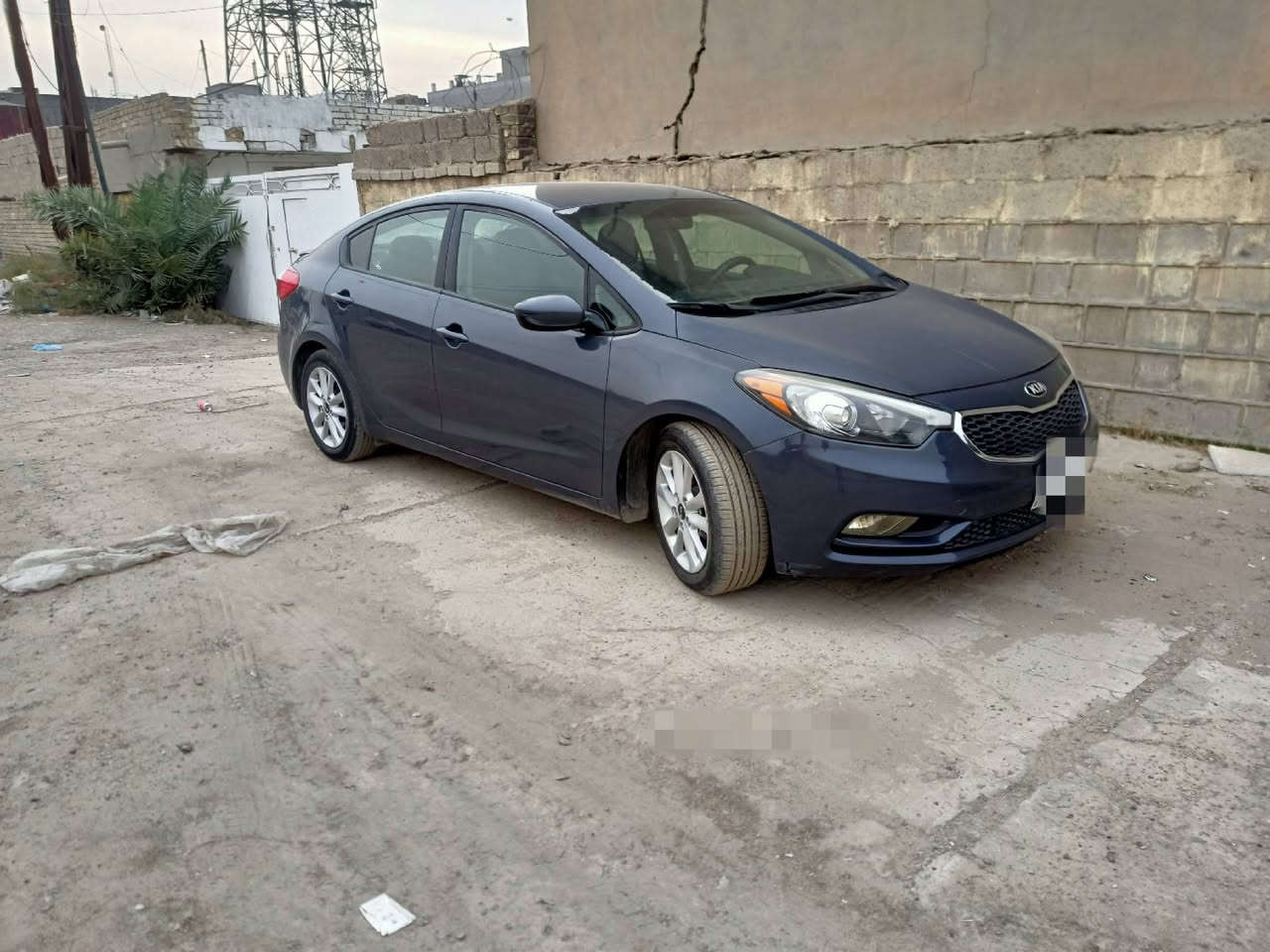 سلام عليكم .فورتي امريكي ضربه خلفيه .  تقرير موجود صندوق وجاملغ  بس بارد تصليح الوارد ، بيهه قطع صبغ اثر تلحيظات. محرك وكير مكفول  نظيفه وماشيه 73 الف ورقم بغداد باسمي تحويل ثاني يوم . ايرباك سليم غرفه وارضيه مدوشمه والشاشه اندرويد . تايرات جدد. السياره حيل نظيفة الكاتالوكات بعدهه للاتصال *********** بغداد الكرخ سعر 110 وبيه مجال
