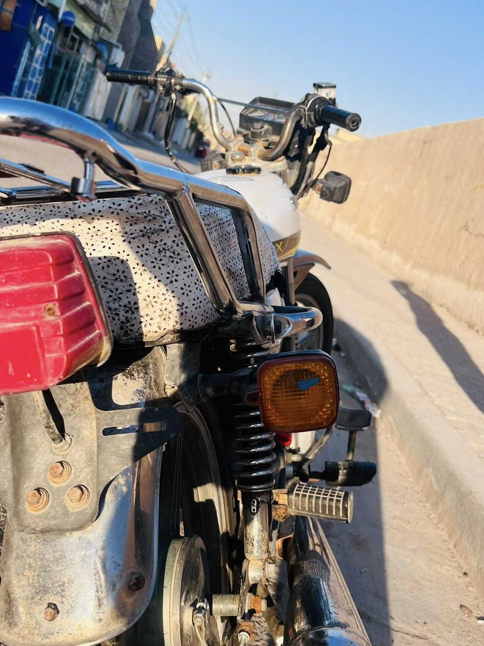 السلام عليكم الكروب جميعا  دراجه ٥كير عوزهه بس باتري دراجه رزنه بشارع أورقه سبعه كامله 
السعر 350 ‭٠٧٧٢ ٠٣٤ ٦٨٠٠‬واتساب بيه مجال حك الجيه
