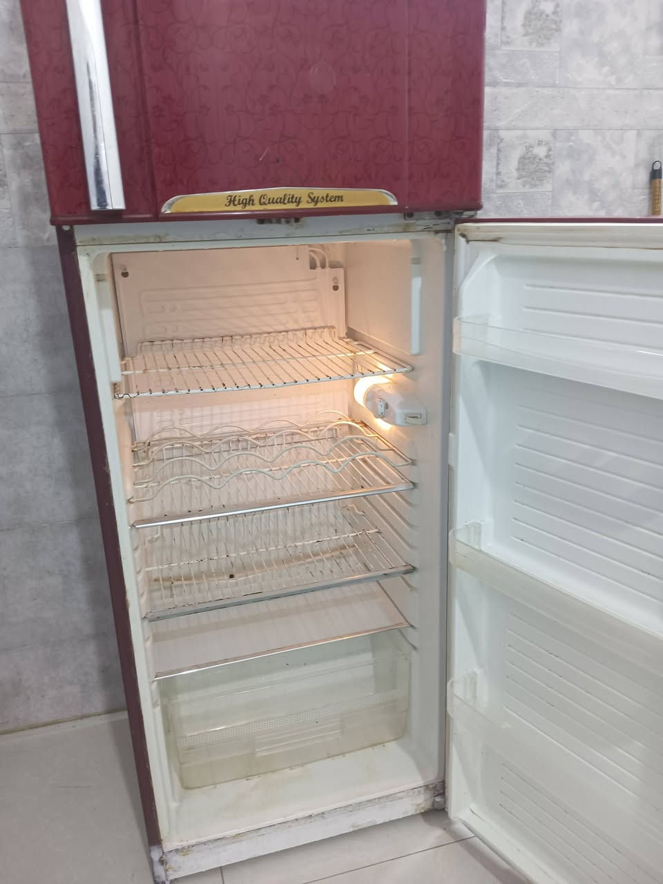 من رخصت أدمن ثلاجه حجم 20قدم
طبغ أربعه عيون فرن سل استيل للبيع 
***********0
