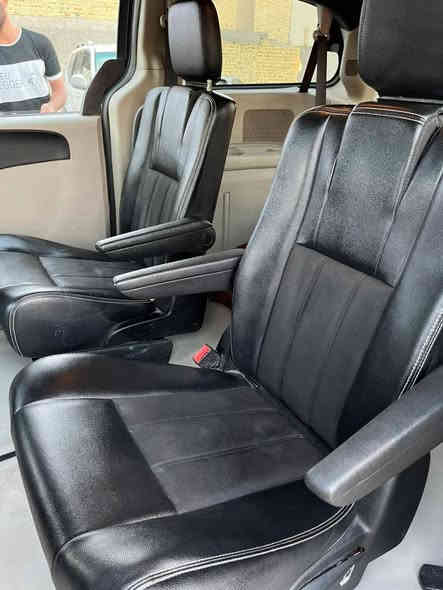 دوج كرفان موديل ١٩ ابواب كهربائية تحكم ستيرن تشغيل عن بعد بصمه عدد٢ نضام ايكو تخم تاير مكينه ٣٦٠٠كير ومحرك نضيف كشنات جلد شفط صور الحادث مرفقه مع الصور 
تبريد ٣قطع...ماشيه ٧٥
سعرها ١٦٠ وبيها مجال عنواني العماره سنويه باسمي تحويل ثاني يوم 
رقمي***********
