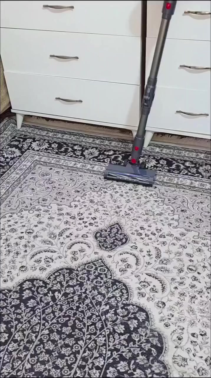 مكنسة كهربائية عمودية 

الاستخدامات

تنظيف الأرضيات المختلفة مثل السيراميك، البلاط، والرخام

تنظيف السجاد والموكيت باستخدام الفرشاة الكهربائية

إزالة الغبار من الزوايا والأماكن الضيقة

استخدامها كمكنسة يدوية لتنظيف الأرائك، السيارات، والطاولات

مناسبة للاستخدام المنزلي اليومي

المميزات

تصميم 2 في 1: مكنسة عامودية + مكنسة يدوية

قوة محرك 600 واط

قوة شفط 180 Air Watts (16 kPa)

فرشاة أرضيات كهربائية مزودة بإضاءة LED

فلتر HEPA قابل للغسل لإزالة الغبار الدقيق

خزان غبار بسعة 0.8 لتر قابل للغسل

أنبوب مرن (Flexible Tube) للوصول للأماكن الصعبة

مستوى ضجيج 78 ديسيبل

أزرار تحكم سهلة الاستخدام

تصميم خفيف وعملي وسهل التخزين

متوفرة بألوان: أبيض – أحمر – أزرق

تعمل على كهرباء 220–240V  50–60Hz

محتويات الصندوق

وحدة المكنسة الرئيسية

عصا عامودية

فرشاة أرضيات كهربائية مع إضاءة LED

فرشاة 2 في 1

فوهة طويلة (Long Nozzle)

فلتر HEPA

خزان غبار

حامل جداري

دليل استخدام

الملاحظات

الفلتر والخزان قابلان للغسل وإعادة الاستخدام

يُنصح بتنظيف الفلتر بشكل دوري للحفاظ على قوة الشفط

بلد الصنع: الصين

طول سلك الكهرباء 5 متر

ارتفاع المكنسة 110 سم
السعر 65 ويوجد توصيل 3بغداد 5 لجميع المحافظات الحبيبة
#مكنسة_عمودية #رمضان_كريم


**إذا كنت صاحب هذا الإعلان وتريد حذفه لأي سبب، رجاءا أرسل رسالة إلى الدعم الفني**