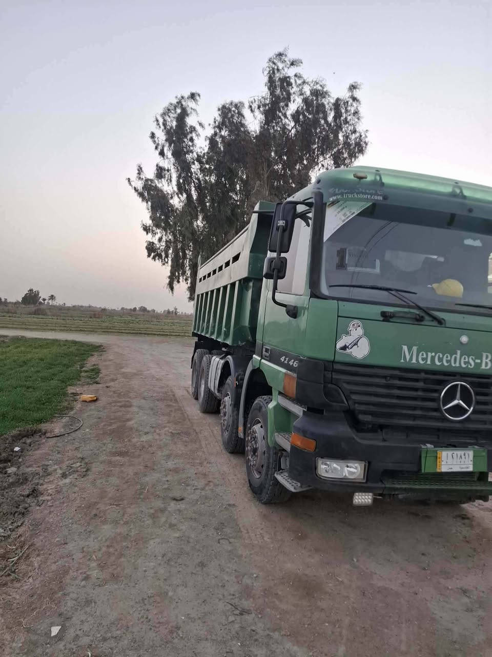 السلام عليكم لوري  قلاب بلاد عكرب بلاد  مديل 2003ما معلايه اصل مجموعة نص جياف سياره مكفولة من كل شيء كير كهربائي ندس 240 مكينه جديدة ((سعر سياره 450وبيه مجال))للبيع أو مراوس  بشفل أو بلوري حسب لقناعه *********** 
اني مكلف با نشر اخوان 👍❤
