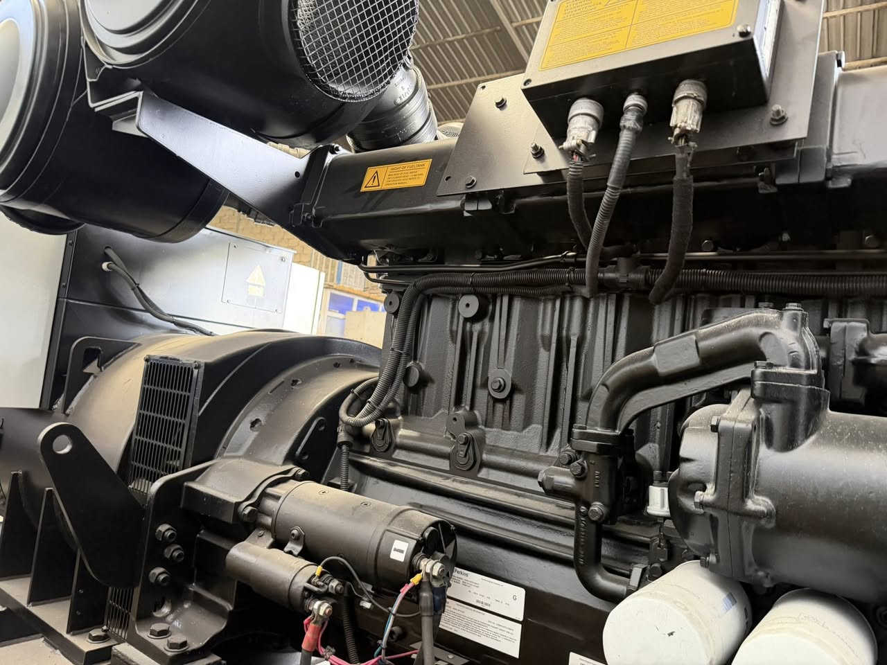 🇬🇧مولدة Perkins 4008 - 30TAG2
قدرة 1000 KVA (يعادل 1 ميگا) 💪

8 سلندر دبل سوبر چارج 

✅ نظافة “وكالة” –  موديل 2024

✅ ساعات تشغيل - 1800 ساعة

✅ جاهزة عالحمل مباشرة بدون أي صرف إضافي
✅ أداء عالي يتحمل أقوى الأحمال

مناسبة لـ:
🏭 المعامل والمصانع
🏢 المشاريع الاستثمارية
🏘 المجمعات السكنية
🏗 شركات المقاولات
🏪 المشاريع التجارية الكبيرة

📌 هذا مو مجرد مولد… هذا استثمار يضمن استمرارية شغلك 24/7 بدون انقطاع

📞 والاستفسار راسلنا خاص أو اتصال مباشر

***********
—————————————•—————•————•———————•

🇬🇧 مۆلیدەی Perkins 4008 - 30TAG2
توانای 1000 KVA (هاوشێوەی 1 میگا) 💪

8 سیلندەر - دابل سوپەر چارج

✅ دۆخی زۆر پاک (وەک نوێ) – مۆدێل 2024
✅ کاتژمێری کارکردن: 1800 کاتژمێر
✅ ئامادەیە بۆ کارکردن بە شێوەیەکی ڕاستەوخۆ، بێ هیچ خەرجی زیاتر
✅ کارایی بەرز، دەتوانێت بەرگەی بارە قورسەکان بگرێت

گونجاوە بۆ:
🏭 کارگە و فاکتۆریەکان
🏢 پڕۆژە و وەبەرهێنانەکان
🏘 کۆمەڵگا نیشتەجێبوونەکان
🏗 کۆمپانیاکانی بیناسازی و پیمانکاران
🏪 پڕۆژە گەورە بازرگانیەکان

📌 ئەمە تەنها مۆلیدە نییە… ئەمە وەبەرهێنانێکە کە دڵنیایی بەردەوامی کارەکەت دەدات 24/7 بەبێ وەستان

📞 بۆ زانیاری زیاتر، تکایە پەیوەندی تایبەت بکە یان بە تەلەفۆن پەیوەندی بکە

***********

#مولدات #مولدات_كهرباء #بيركنز #Perkins #مولد_بيركنز #1000kva #1ميگا #مولد_ديزل #كهرباء #طاقة #طاقة_مستمرة #مولد_صناعي #معدات_ثقيلة #مشاريع #استثمار #مصانع #معامل #مقاولات #مجمعات_سكنية #بناء #تجهيز_مشاريع #Business #DieselGenerator #PowerGenerator #HeavyEquipment #Erbil #Iraq
