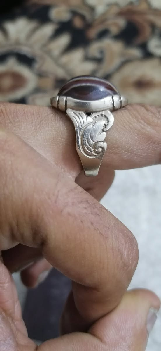 خاتم جزع احمر قديم من النوادر ، حجر طبيعي 100%، بصياغة يدوية ثقيلة وفاخرة. تفاصيل عمله والقيمة في الرسائل فقط


**إذا كنت صاحب هذا الإعلان وتريد حذفه لأي سبب، رجاءا أرسل رسالة إلى الدعم الفني**