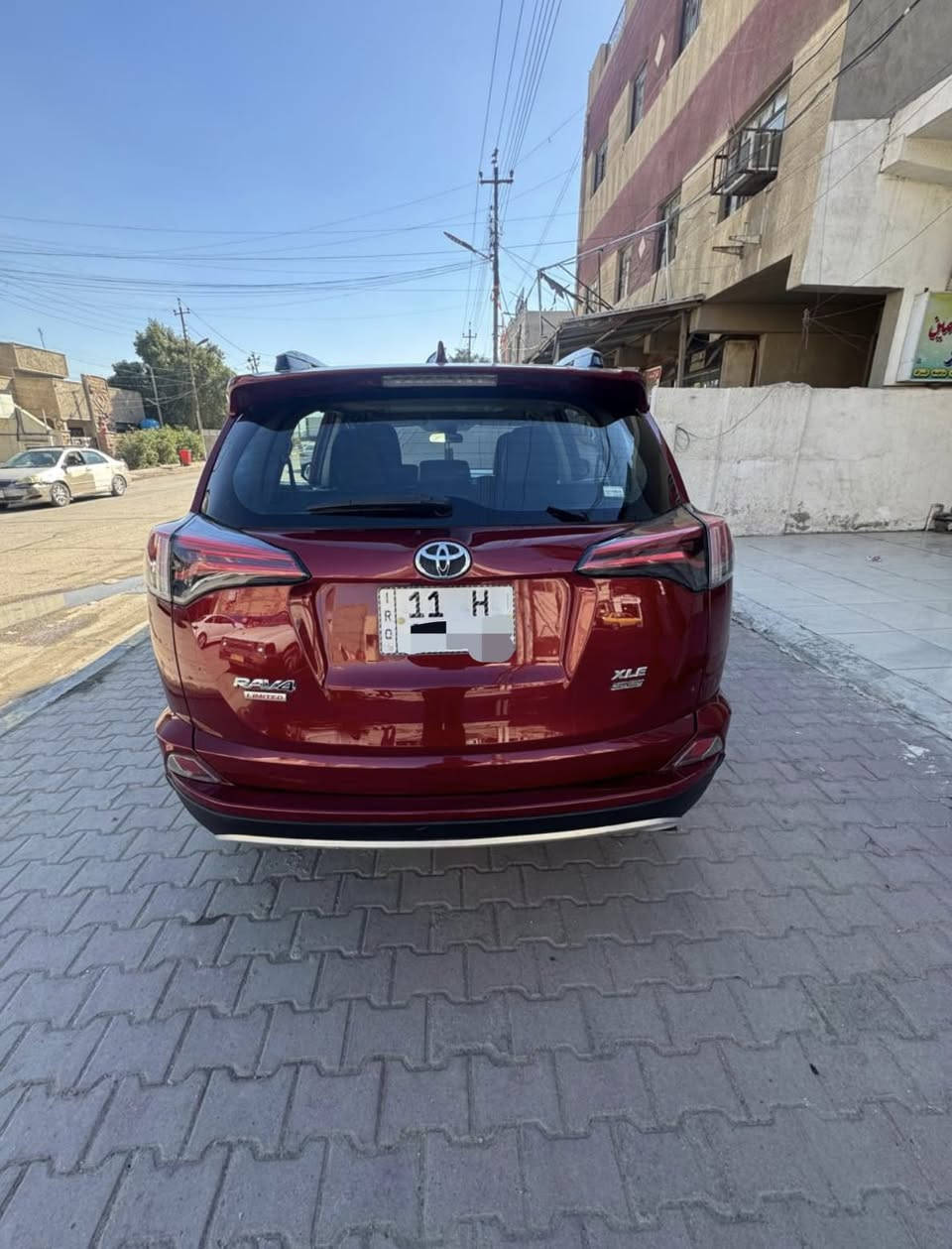 السلام عليكم
سيارة راف 4 (limited)  xle للبيع 
موديل 2018 
رقم بغداد
سلايد
شاشة بلادية تدعم الاجهزة الذكية وكاميرا خلفية دوارة بلادية
رادار + توقف ذاتي
بصمة تشغيل
وارد امريكا حادثها جاملغ الامامي الايمن
مكفولة عدا الجاملغ والدعامية الامامية
سيارة مال بيت حادثها خفيف
تدفئة وتبريد مناخ ايمن وايسر شغال
وصدر امامي وخلفي جديد
تخم اطارات جديد كل شي كامل وشغال بيه السيارة مابيه اي نقص
ارضية السيارة مغلفة جلد 
كشنات السيارة مغلفة جلد ايضا
البيع بدون مراوس
للاستفسار الاتصال على الرقم
 *********** يوجد واتساب
غير متواجد عالمسنجر او الفيسبوك
