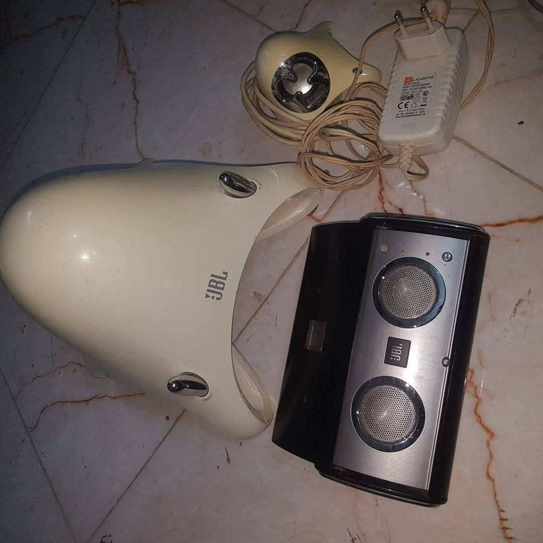 مضخم jbl مع المحولة وتك سماعة واير اوكس السعر ٢٠ الف مع هدية سبيكر jbl بطاريات ريمونت ٤ يرهم واوكس مكاني الاعظمية ***********
