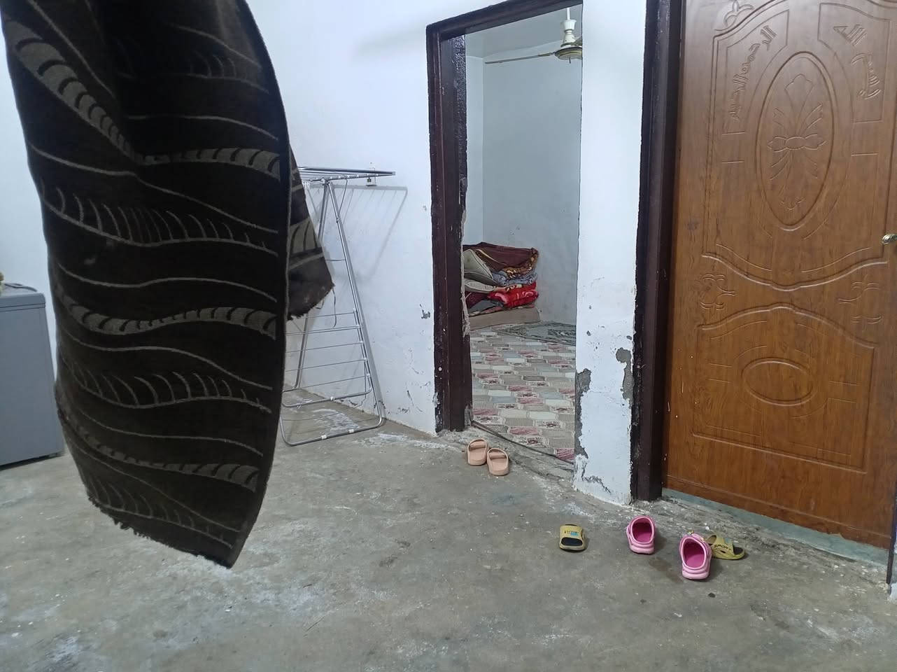 متوفر بيت بلدية حي العسكري قطاع ١٧مربع ٨×١٢ مابيها معاملة بس بي اوراق كاملة
السعر ٢٤
استقبال مطبخ غرفة صالة غرف نوم عدد /٢
للتواصل مكتب الفرقان ***********
