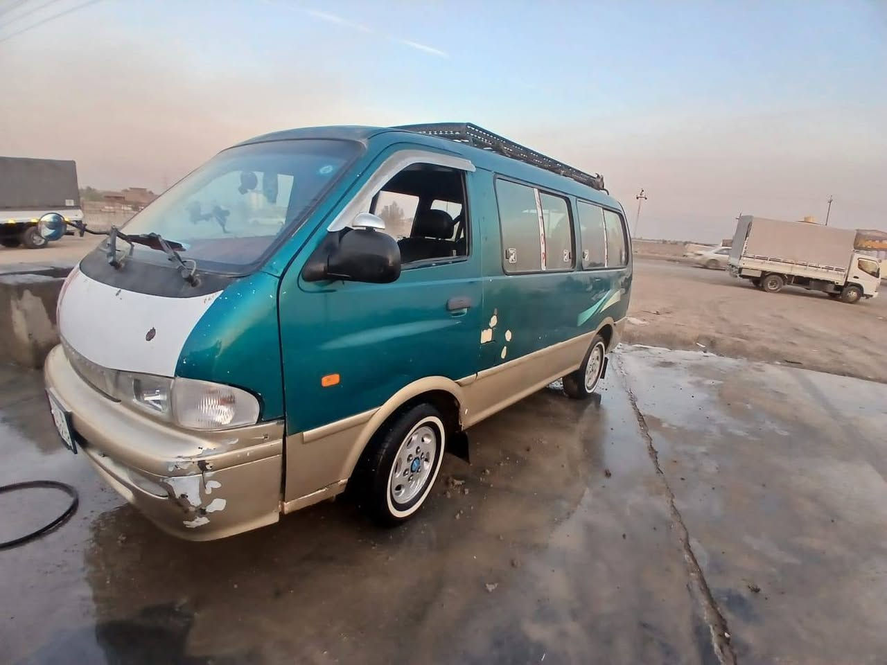 موديل 96 بأسمي مشروع وطني مصفره هيئه ومرور سنويه 2031 محرك وكير واكسل مكفول منضومه البريك والكلج قبل سبوع دمتهه من دسكات وبنزات حتى سايد بريك وتخم تاير كهربائيات والدشبول كله شغال شرط مصبوغه حزام شواصي الخلفيه معمره درجه اولى والامامي بلادي ما معمر بس بي بدايه خياس اشوي ودوسه من يم السكن خايسه مثل ما موضح بفيديو كشنات استاركس مكان خان بني سعد ***********
