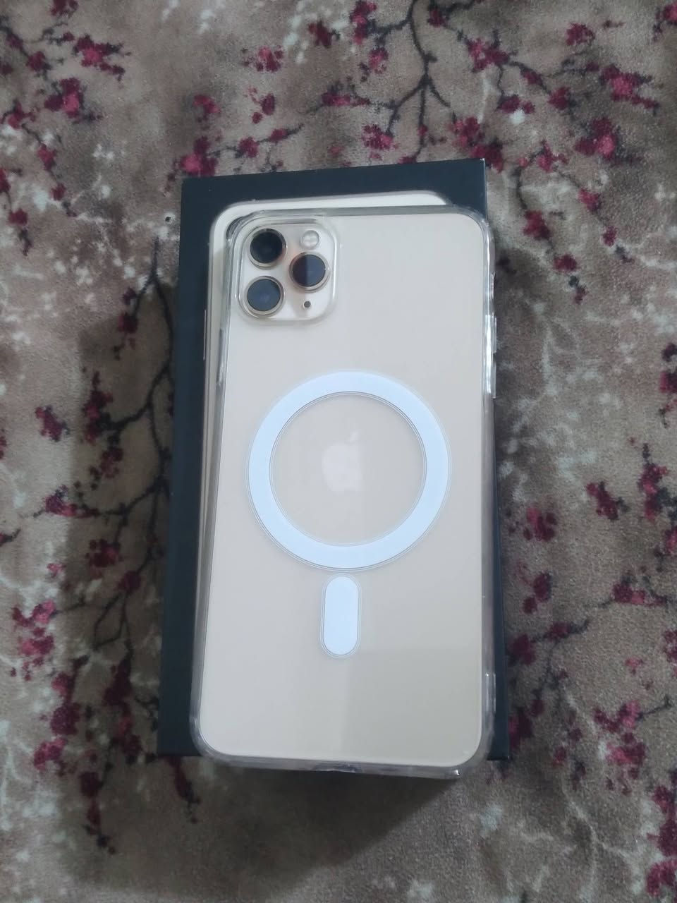 السلام عليكم موبايل ايفون 11برو ماكس شرق اوسط بطاريه 74 جهاز مامفتوح جديد شخط مابي بس نقطه سوده صغيره مامبينه 
السعر 350وبي مجال  
تواصل خاص او الاتصال عل ***********
