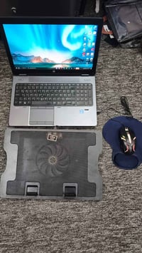 لابتوب hp مستعمل نظيف البطاريه ساعتين ونص تشغل والمواصفات مذكوره بل صو...