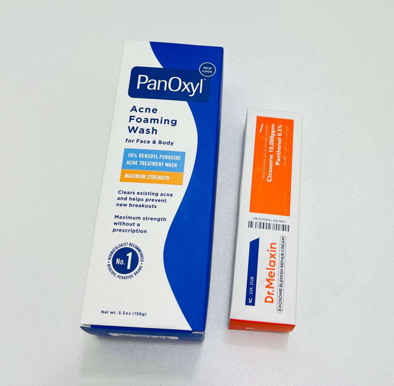 "ديـو الإنـقاذ المتكامل" 🛡️ معالجة حبوب ترميم نظارة وتقوية حاجز البشرة 
غسول PanOxyl (بقوة 10%) : غسول قوي يحتوي على بنزويل بيروكسيد؛ يقتل بكتيريا حب الشباب، ينظف المسام بعمق، ويُستخدم للوجه والجسم. 

كريم Dr.Melaxin : كريم كوري بتقنية الإكسوسوم والبانثينول؛ يعمل على ترميم حاجز البشرة، تهدئة الاحمرار، وترطيب الجلد المجهد. 
باختصار : الأول يعالج الحبوب بقوة، والثاني يرمم البشرة ويمنع الجفاف الناتج عن العلاج.


**إذا كنت صاحب هذا الإعلان وتريد حذفه لأي سبب، رجاءا أرسل رسالة إلى الدعم الفني**