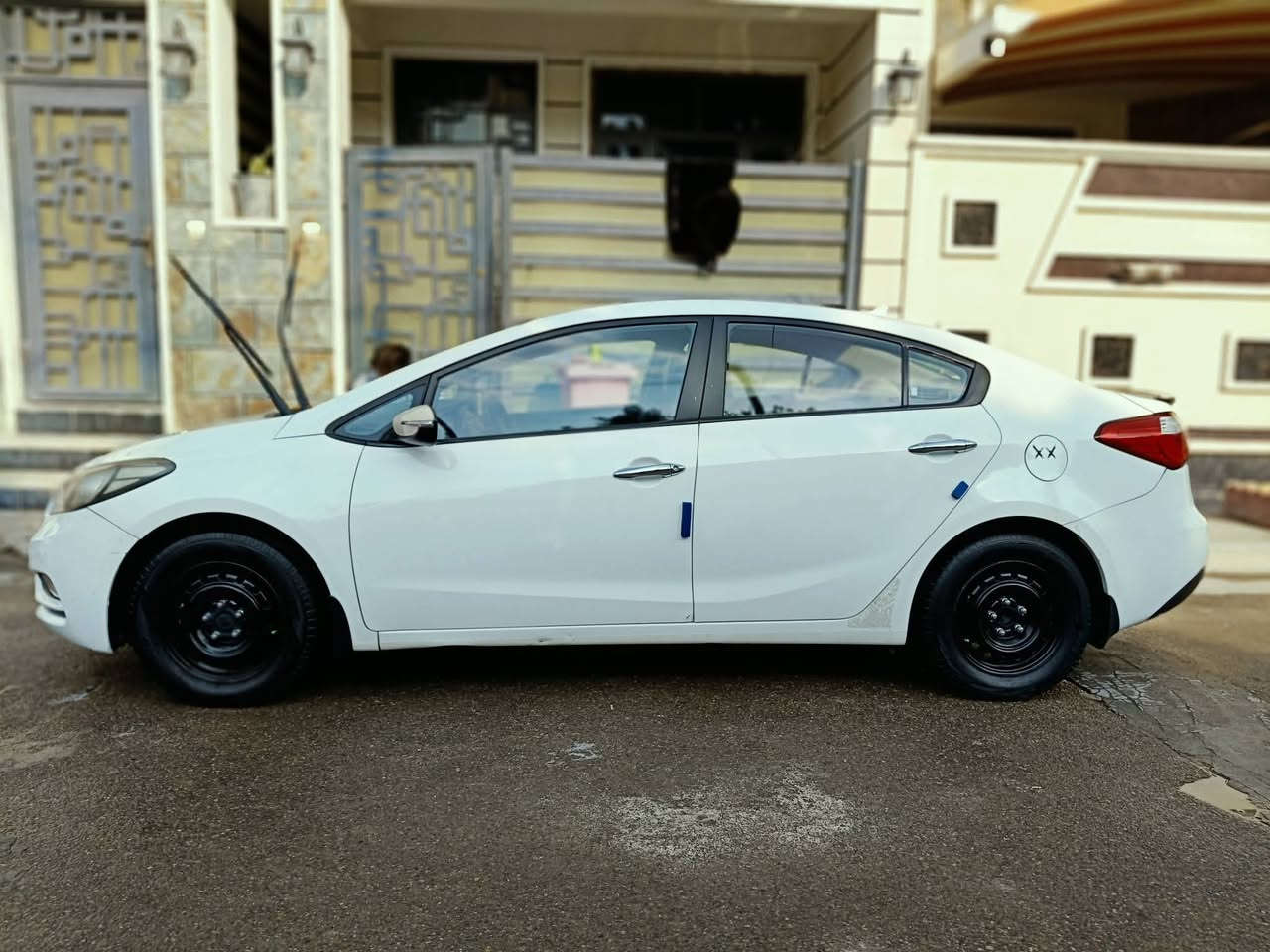 للبيع سيراتو 2014 محرك 1600 كير حرك رقم بغداد ماشيه 235 الف مكفول سياره جاهزه تخم تاير جديد لايت زنون بيها بنييد مصبوغ اثر شخوط وطخه بلجامغ الخلفي صغيره سياره خير من الله تدفئة شغاله
تبريد غاز ضاج وطلع من كيفه   سياره احلى من صور سعر 117 وبيها مجال سنويه ماساقطه 2027 شراي يتصل ***********
