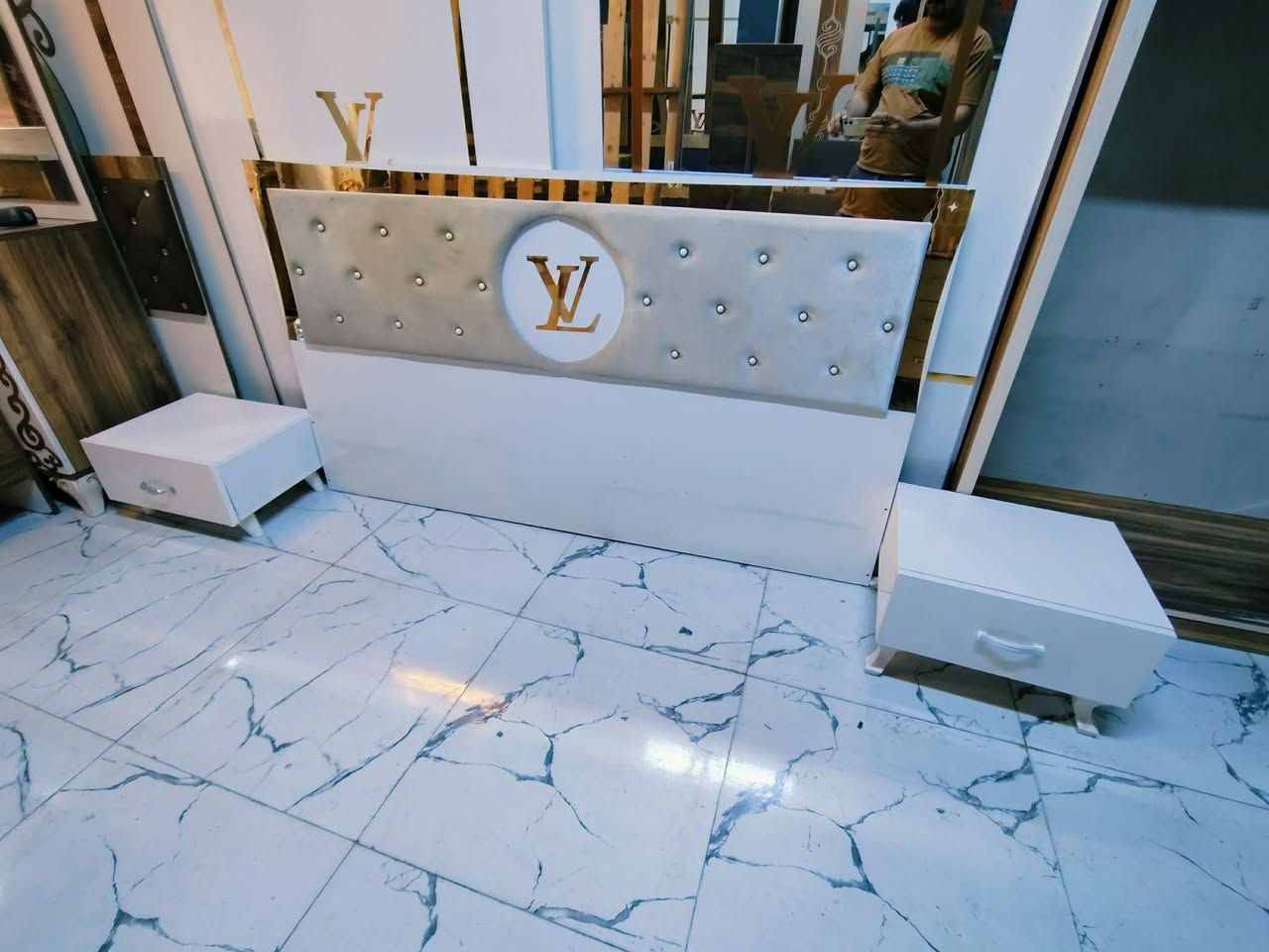 غرفه تركي 5 قطع مستخدم نظيفه 
السعر 425 قفل مع شد ونقل داخل بغداد فقط


**إذا كنت صاحب هذا الإعلان وتريد حذفه لأي سبب، رجاءا أرسل رسالة إلى الدعم الفني**