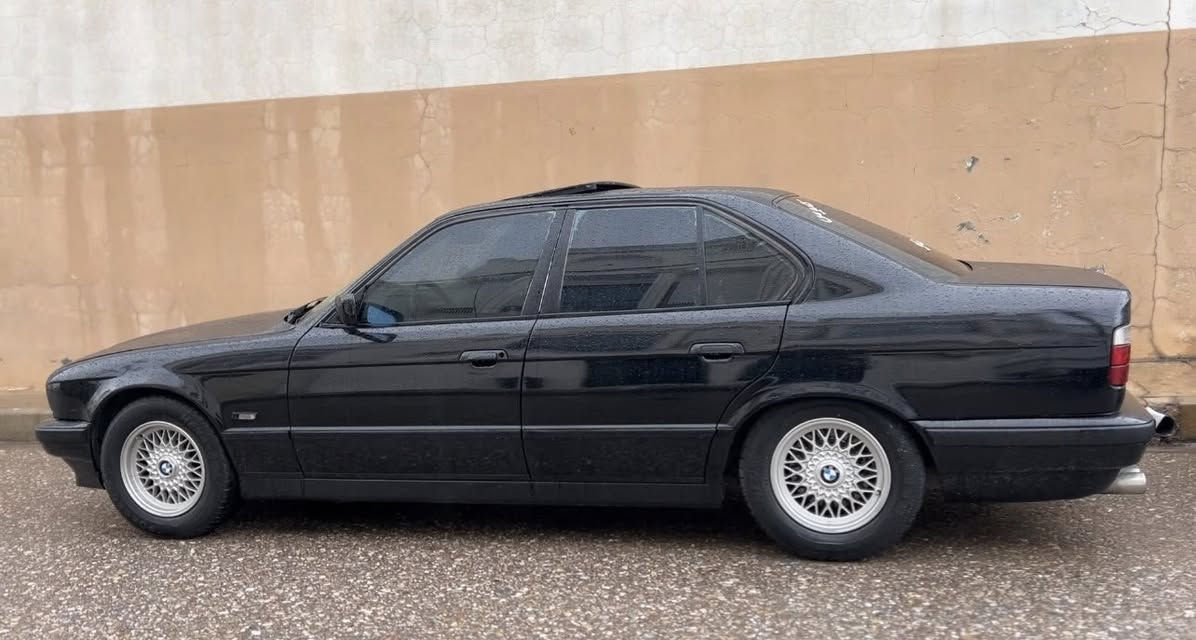 ئەم بیێمیە بۆ فرۆشتن شتی جوان و پاک  مَاشَاءَ اللّٰه 🧿 خودا بیکاتە قسمەتی ئەوەی حەزی 
لێیەتی  إِنْ شَاءَ اللّٰه
540i V8
تەیارەی سەر ئەرز
مۆدێل 1990 کامل کراوەتە95 
نمونە لە جوانی و پاکی
540i گێڕ عادی
زۆر زۆر بەقوەتە 
سیارەکە فولی گێر عادیە
مواسەفات سلایتە 4جام کارەبای abs  دەبل پەرەشوتە ٦کەلەیە
کوشن جلدە دەعامی بیلادە هۆک بیلادە
٤تایەو ویلی تازەیەب
تایەی شەباحی لەسەرە
توندو تۆلە  لایت کامل زینۆنە یەک گلۆپ نقوستانی نیە
قەپو قۆپو شوختیشی نیە
دەحامی بۆ دەحامی بەشەرت 
دەعمو لێدرانی نیە
قەپاخ چاملخێکی دواوەی
گۆراوە لەسەر پەرچی بیلادی تەنها قەپاخەکەی 
هەستی پێ ناکەیت
180هەزار خرامەی تیایەدوای مەحامەلە دەیگەرینمەوە
تەحویل وەکالە خرامە موس براوە گێر مەکینە هەموی بەشەرت
شوێن هەولێر
سعری ٧٥گەلاو مەحامەلەیەکی کەم
(ژ.م***********)
