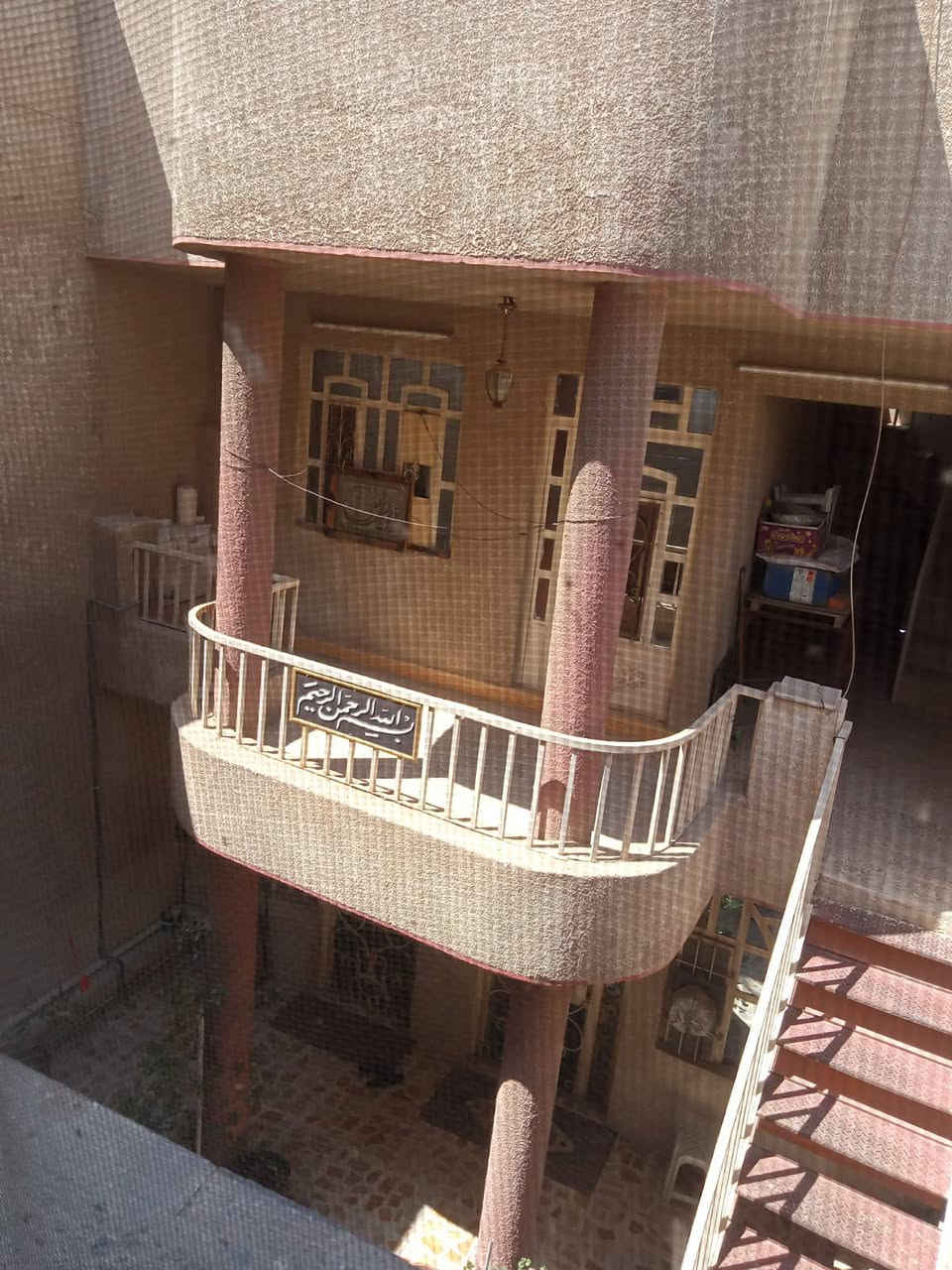 عقار زراعي للبيع  المساحة ٣٠٨ الواجه ٨ ونص سند ٢٥ تجاري على شارع رئيسي يحتوي على بناية أمامية + دارين خلف البناية جاهزة للسكن او للاستثمار موقع العقار سبع ابكار قرب سوق السمكة  شارع ٣٥ محلة ٣٤٠ دار ٣٤ مقابل المضمد مجبل  ابو حسين السعر المطلوب للعقار مليونين للمتر الواحد الاستفسار أكثر الاتصال على المحامي عبدالله العبيدي ***********
