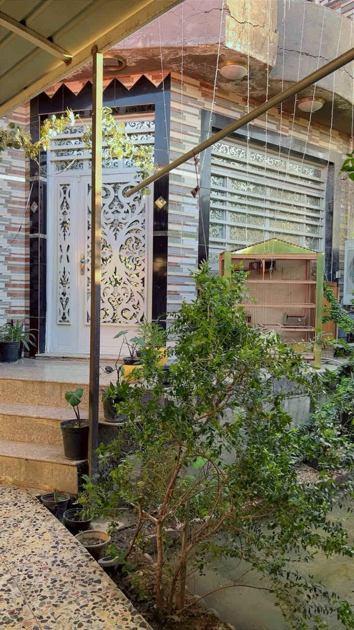 دار للبيع ابو غريب شارع الزيتون قرب جسر الزيتون المساحه ١٠٥ واقع حال ١٢٥ واجهه ٨  شارع ١٠م مكون من طابقين   ٣ غرف نوم و صاله واستقبال و مطبخ حار وبارد و صحيات بكل طابق وكراج وحديقه السعر ١٨٠‼️‼️‼️ للاستفسار الاتصال   
 ***********
