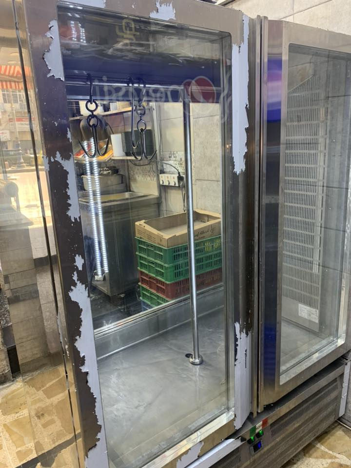 سلام عليكم براد لحم مستعمل شهر نضيف البراد جديد الله شاهد السعر 1750 المكان السعدون الرقم***********
