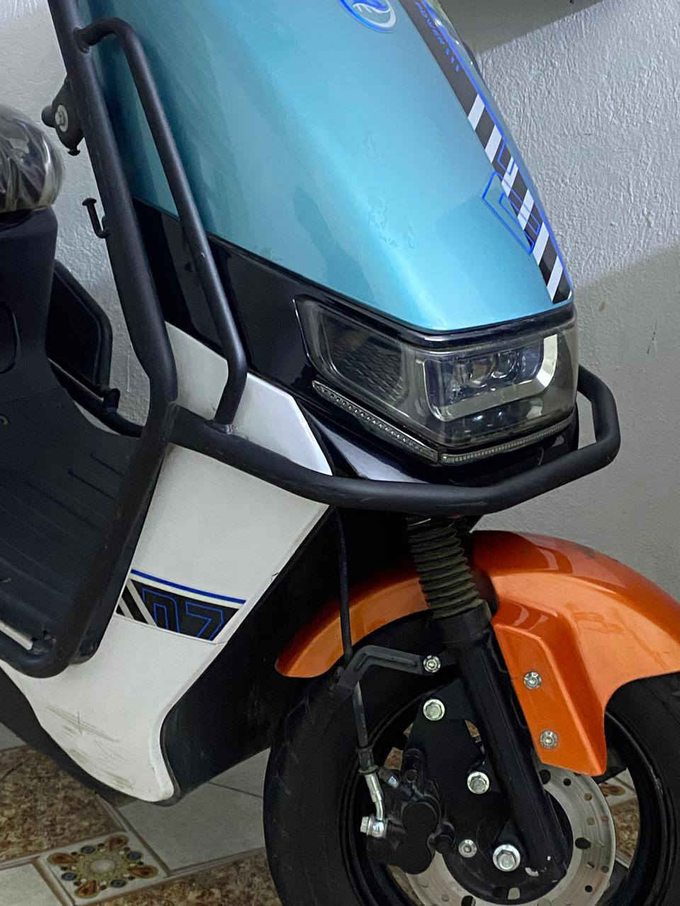 السلام عليكم 
دراجه شحن سكنس مدرع 
ملف 2000
6 بطاريات جدد شرط 
وياه صندوك وشادلها تايرات جدد 
سعر 550
رقم ***********
