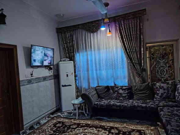 السلام عليكم دار مساحه الكليه ٤٠٠ متر ٢٠٠ بنيان و٢٠٠ حديقه طابقين طابق ارضي ٣ غرف براني استقبال مطبخ صحيات والطابق الثاني غرفتين وصاله وصحيات للبيع للاستفسار الاتصال ع الرقم ***********
