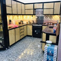 كاونتر لبيع مع الطباخ والمرشحة . الي مهتم يتفضل خاص او يتصل  ٠٧٧١٠٠٣٠٠...
