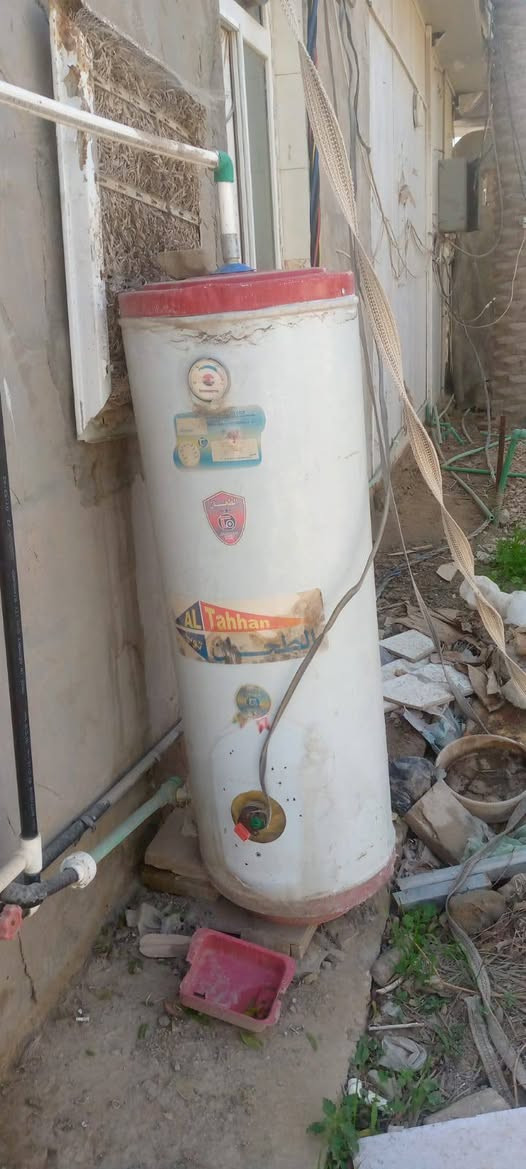 اغراض مطعم  للبيع اي استفسار انتصال

***********

***********
