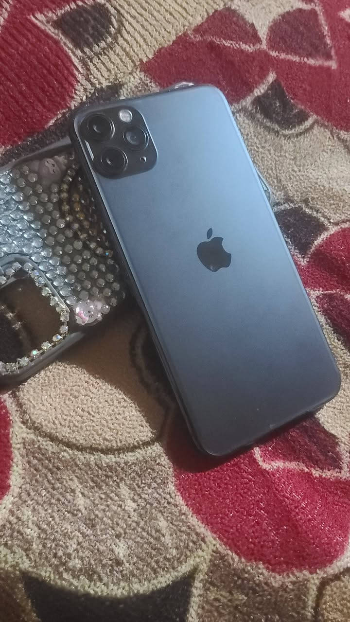 السلام عليكم
جهاز ايفون 11 برو ماكس للبيع مثل ما واضح كدامكم

الجهاز مبدل شاشة وبطارية شاشة كلش مرتبة وبطارية 100
الجهاز تجي اشوفة وكدامك

السعر 210 الف وبي مجال بسيط
بغداد الشعلة حي الجوادين
التواصل ***********
