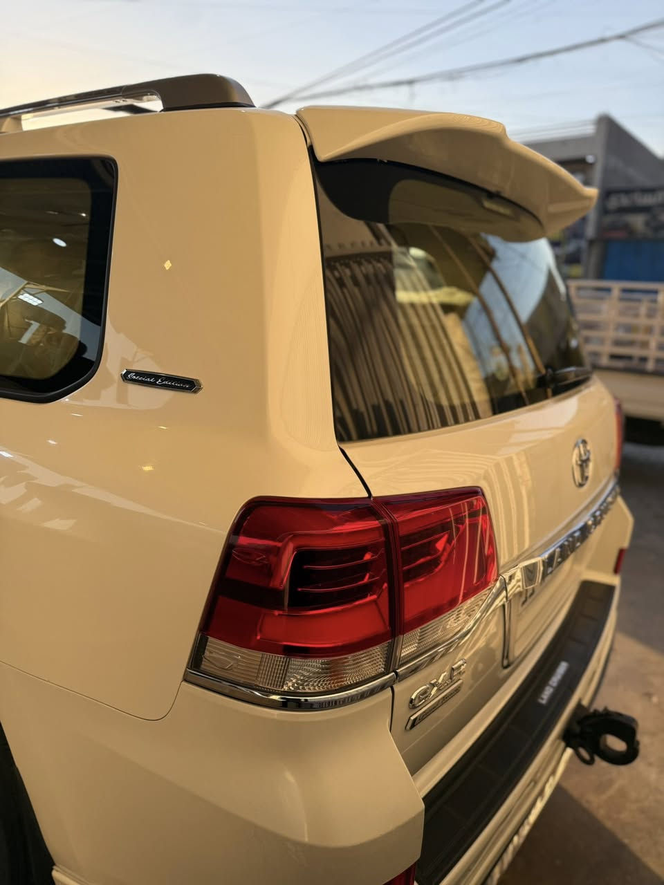 السلام عليكم 

لاندكروز Gx.r 2017 

مكينه ٦ سلندر ٤٠٠٠ 

ماشيه ٨٨ ألف 

***********
مكانها بغداد
