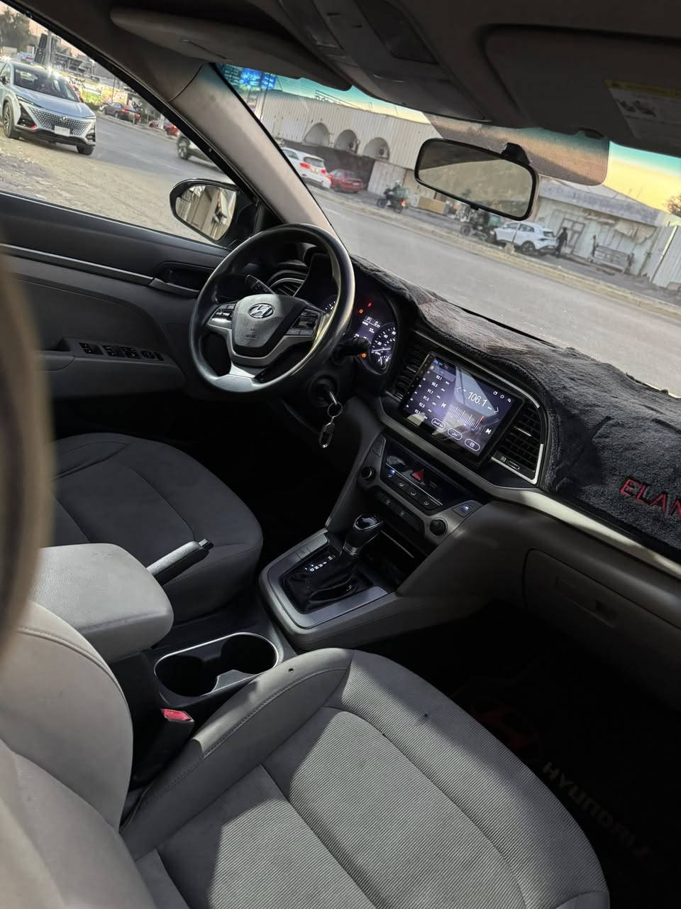 السلام عليكم النترا 17بيه 4قطع صبغ حادثه مال امريكه بنيد والجوملغ او حافت الغد شي كلش بصيط مكينه كير تبريد كلى تمام صدر جديد سنويه ورقم جديدبغداد نص فول السعر 107وبيه مجال مكانه بغداد حي الجهاد اتصل ***********
