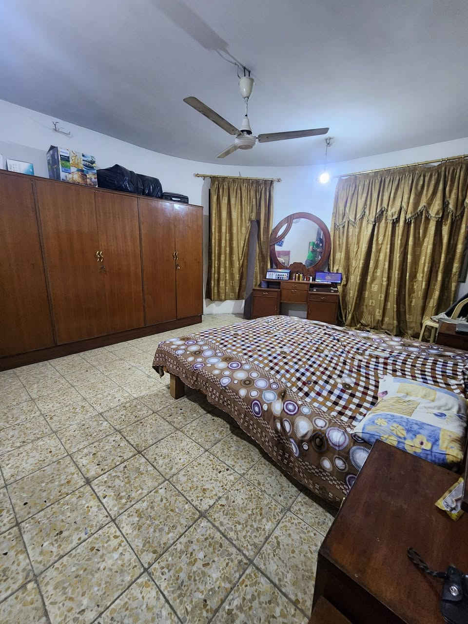 غرفة نوم كاملة نظيفة للبيع
للاستفسار الاتصال على : ***********

