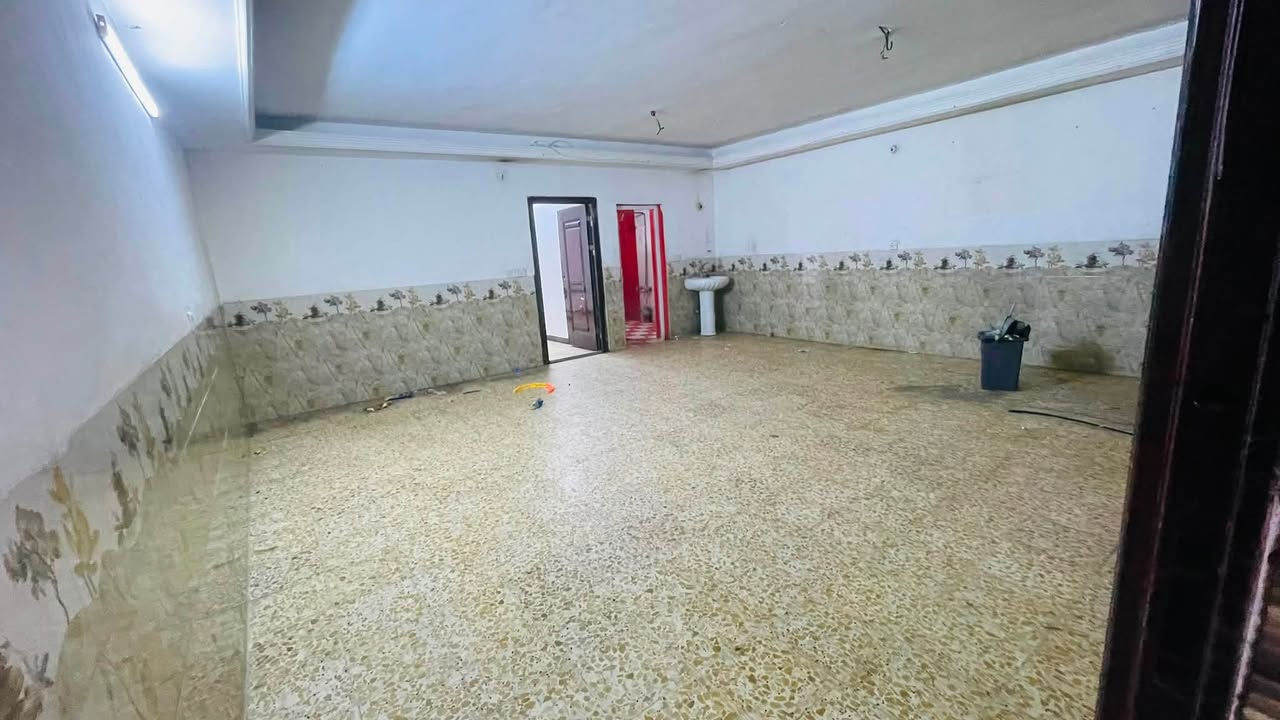 السلام عليكم ..
🏠 مشتمل للإيجار (طابق أرضي)
📍 الموقع: بغداد / البلديات / دور العمال (موقع مخدوم وقريب من الخدمات).
📐 المساحة: 127 متر مربع.🚪 
النوع: طابق أرضي كامل.✨ 
يحتوي المشتمل على:
استقبال
صالة كبيرة
غرفة نوم
مطبخ
مجموعة صحيات
💰 سعر الإيجار: 500 ألف دينار شهرياً
📞 للاستفسار والتواصل مباشرة:
اتصال أو واتساب: ***********
